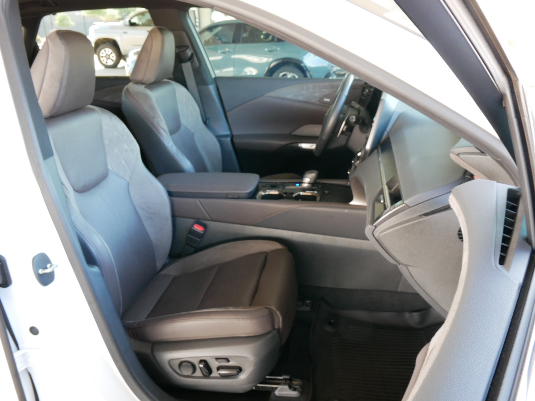 Certified 2024 Lexus RX 350 FWD w/ Convenience Package image 8
