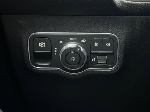 Certified 2023 Mercedes-Benz GLB 250 image 30