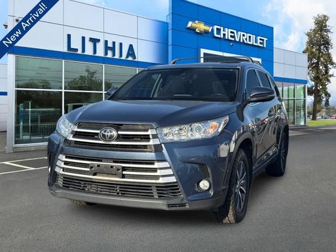 Used 2017 Toyota Highlander XLE AWD/4WD image 1