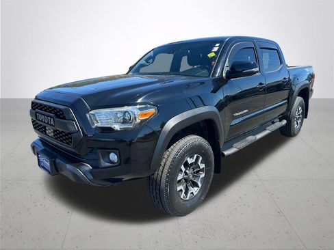 Used 2018 Toyota Tacoma TRD Off-Road AWD/4WD image 2