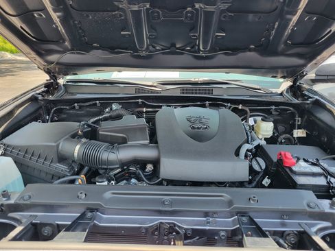 Used 2023 Toyota Tacoma SR5 RWD image 14