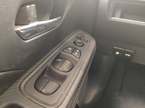 Used 2020 Nissan Versa SV FWD image 27