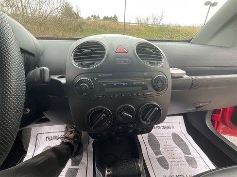 Used 2008 Volkswagen Beetle S image 17