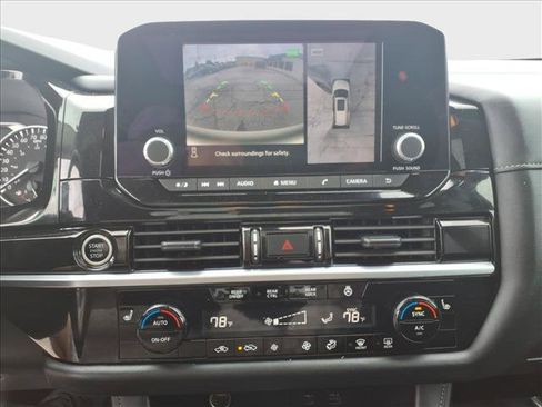 Used 2024 Nissan Pathfinder SV AWD/4WD image 26
