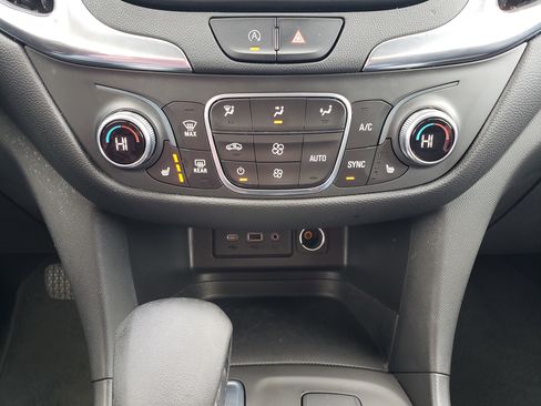 Used 2022 Chevrolet Equinox LT w/ Driver Convenience Package FWD image 24