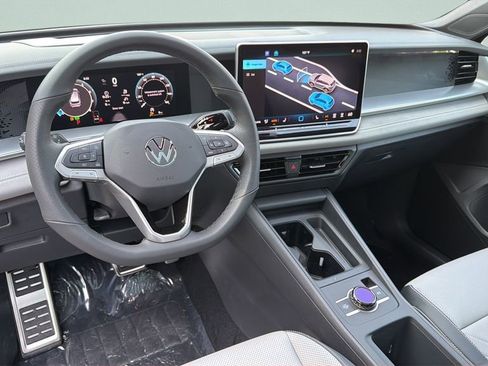 New 2026 Volkswagen Tiguan SE R-Line FWD image 28