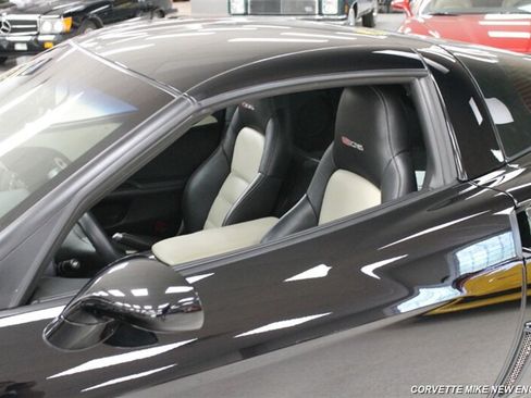 Used 2008 Chevrolet Corvette Z06 w/ Preferred Equipment Group RWD image 20