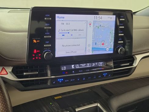 Used 2024 Toyota Sienna Platinum FWD image 29