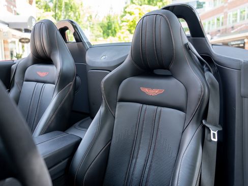 Used 2023 Aston Martin V8 Vantage Roadster RWD image 5