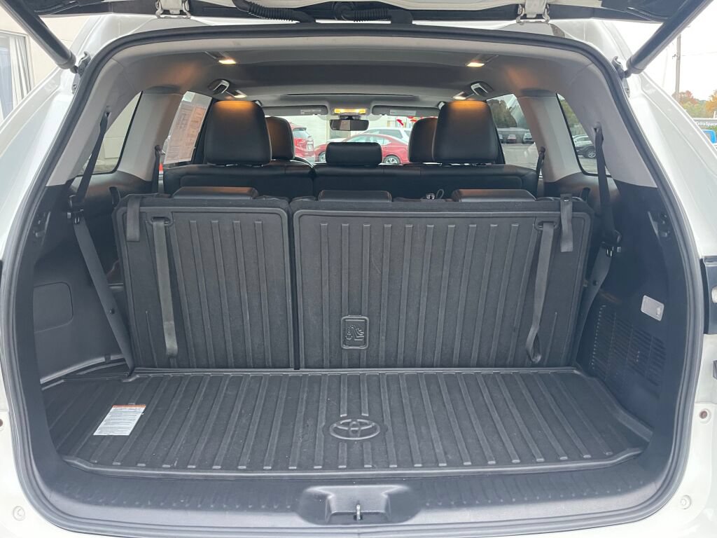 Used 2019 Toyota Highlander XLE AWD/4WD image 28