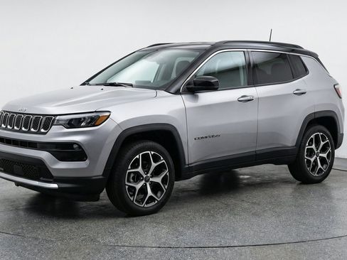 Used 2025 Jeep Compass Limited AWD/4WD image 3