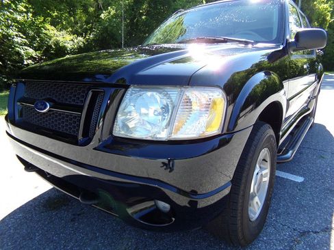 Used 2004 Ford Explorer Sport Trac 4x4 image 2