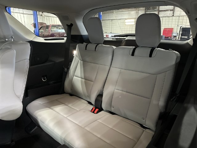 Used 2026 Ford Explorer Platinum w/ LUX Leather Package AWD/4WD image 31