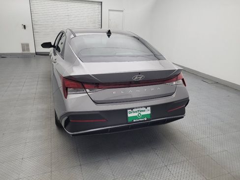 Used 2024 Hyundai Elantra SEL FWD image 6