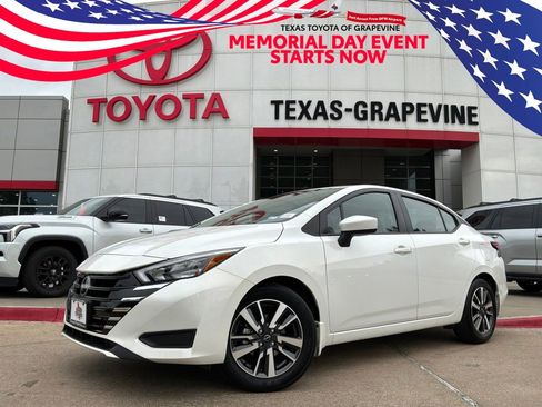 Used 2025 Nissan Versa SV w/ Trunk Package FWD image 1