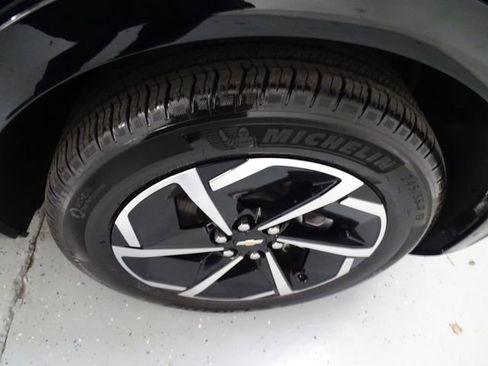 Used 2025 Chevrolet Equinox EV LT FWD image 28