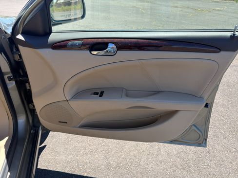 Used 2011 Buick Lucerne CXL FWD image 12