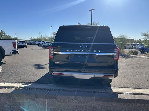 Used 2023 Ford Expedition Limited image 4