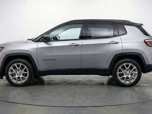 Used 2025 Jeep Compass Limited AWD/4WD image 5