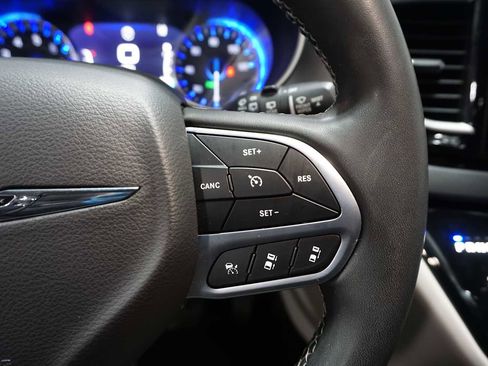 Used 2022 Chrysler Pacifica Touring-L image 22