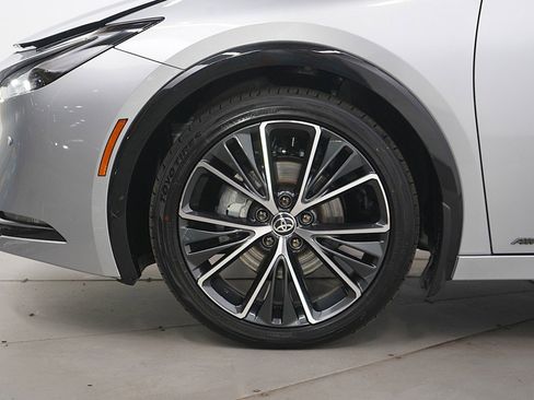 Used 2025 Toyota Prius XLE image 31