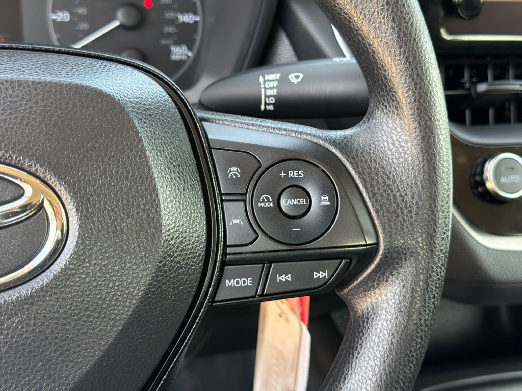 Used 2025 Toyota Corolla LE FWD image 24