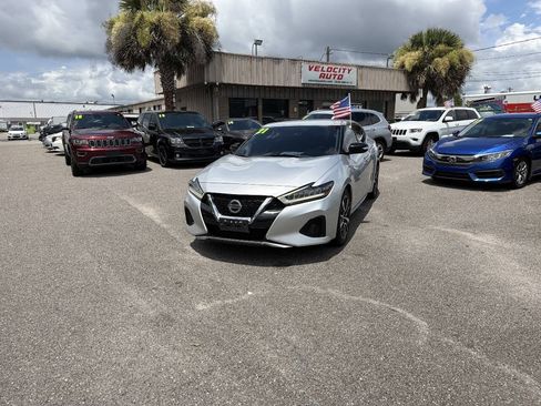 Used 2021 Nissan Maxima 3.5 SV w/ Floor Mat Group FWD image 2