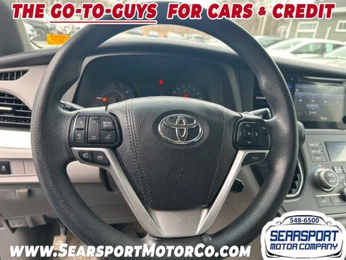 Used 2017 Toyota Sienna LE image 8