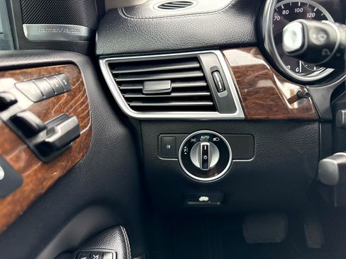 Used 2013 Mercedes-Benz GL 450 4MATIC image 28