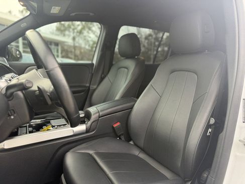 Used 2022 Mercedes-Benz GLB 250 4MATIC image 12