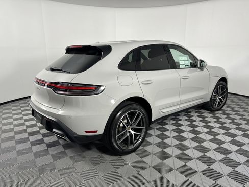 Certified 2025 Porsche Macan image 9