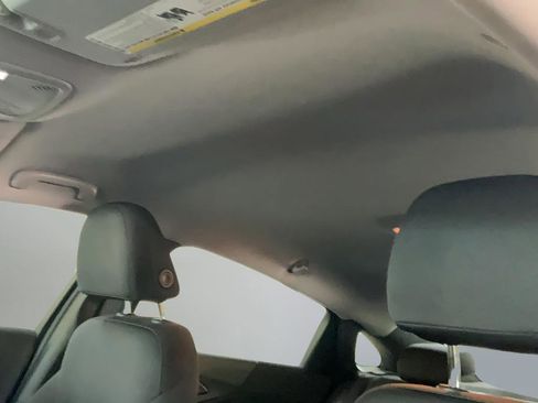 Used 2017 Chevrolet Malibu LT FWD image 17