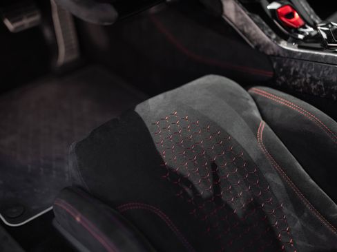 Used 2018 Lamborghini Huracan AWD/4WD image 29