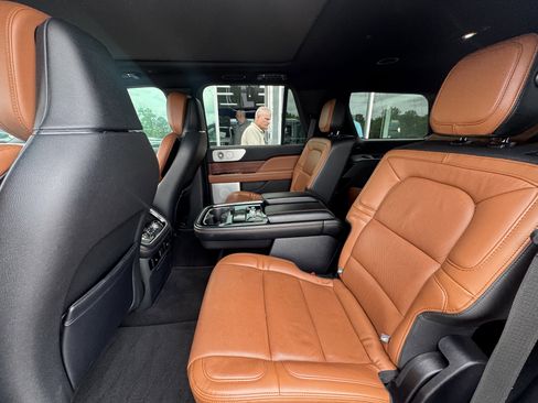 Used 2020 Lincoln Navigator Reserve w/ Luxury Package AWD/4WD image 7