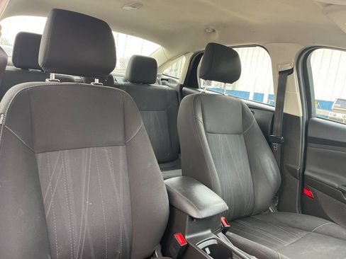 Used 2018 Ford Focus SE FWD image 12