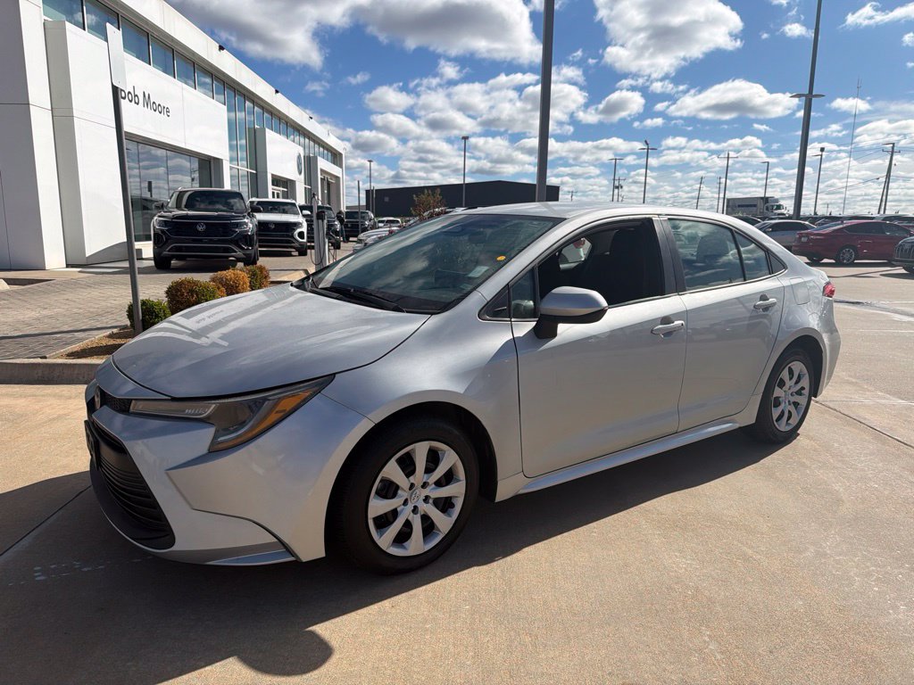 Used 2024 Toyota Corolla LE FWD image 1
