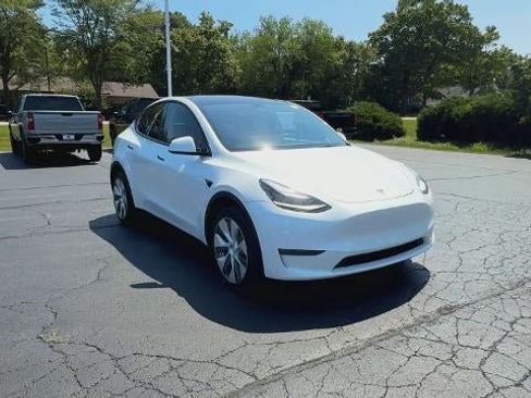 Used 2023 Tesla Model Y Long Range AWD/4WD image 2