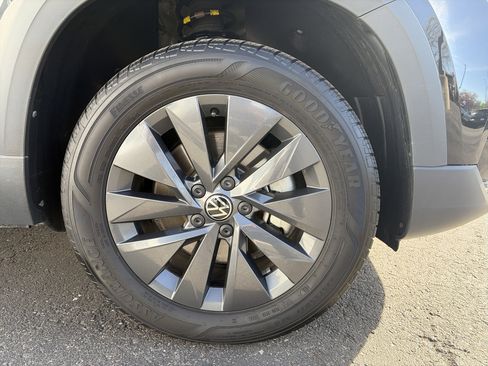 Certified 2022 Volkswagen Taos S AWD/4WD image 10
