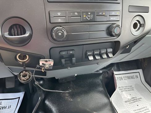 Used 2015 Ford F550 4x4 Regular Cab Super Duty image 17