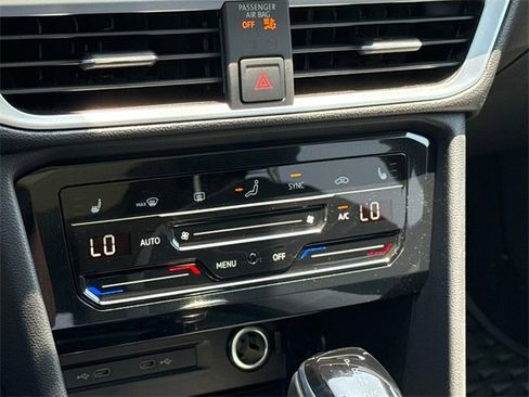 New 2025 Volkswagen Taos SE image 19