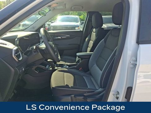 Used 2026 Chevrolet TrailBlazer LS w/ LS Convenience Package AWD/4WD image 2