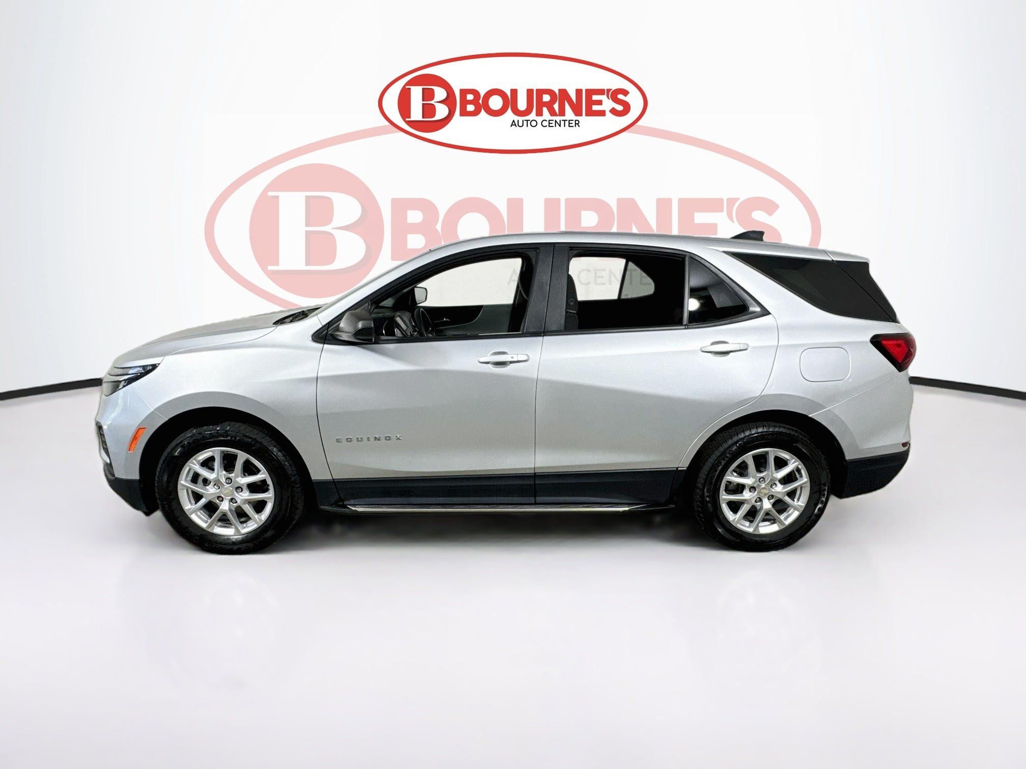 Used 2022 Chevrolet Equinox LS w/ LPO, Floor Liner Package AWD/4WD image 5