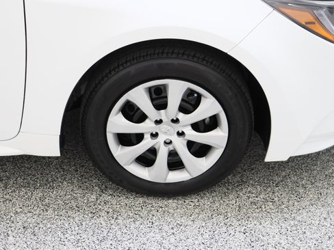 Used 2025 Toyota Corolla LE FWD image 5