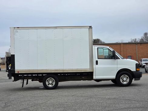 Used 2017 Chevrolet Express 3500 image 5