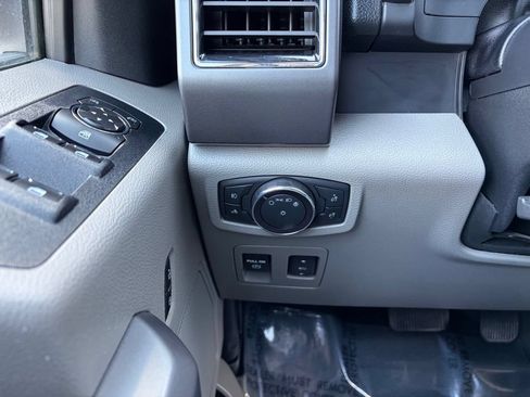 Used 2019 Ford F150 XLT w/ Equipment Group 302A Luxury AWD/4WD image 32