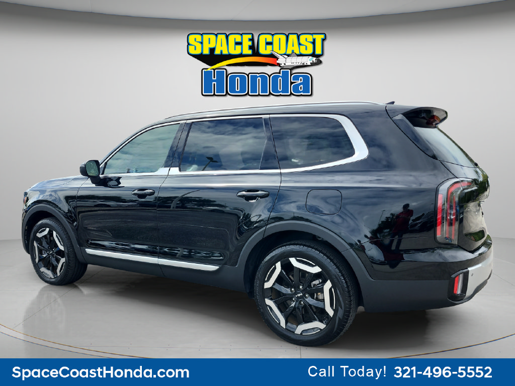 Used 2024 Kia Telluride EX w/ EX Captain's Chair Package FWD image 7