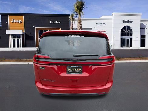 New 2026 Chrysler Pacifica Select image 5
