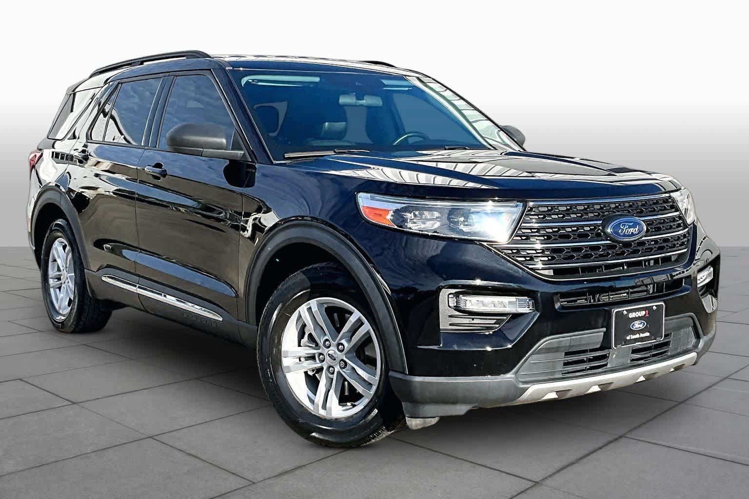 Used 2023 Ford Explorer XLT w/ Equipment Group 202A RWD image 5