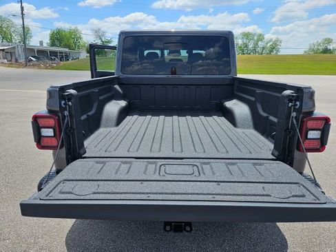 New 2026 Jeep Gladiator Rubicon w/ Steel Power Dome Hood Package AWD/4WD image 23