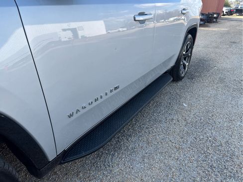 Used 2024 Jeep Wagoneer Series III image 13